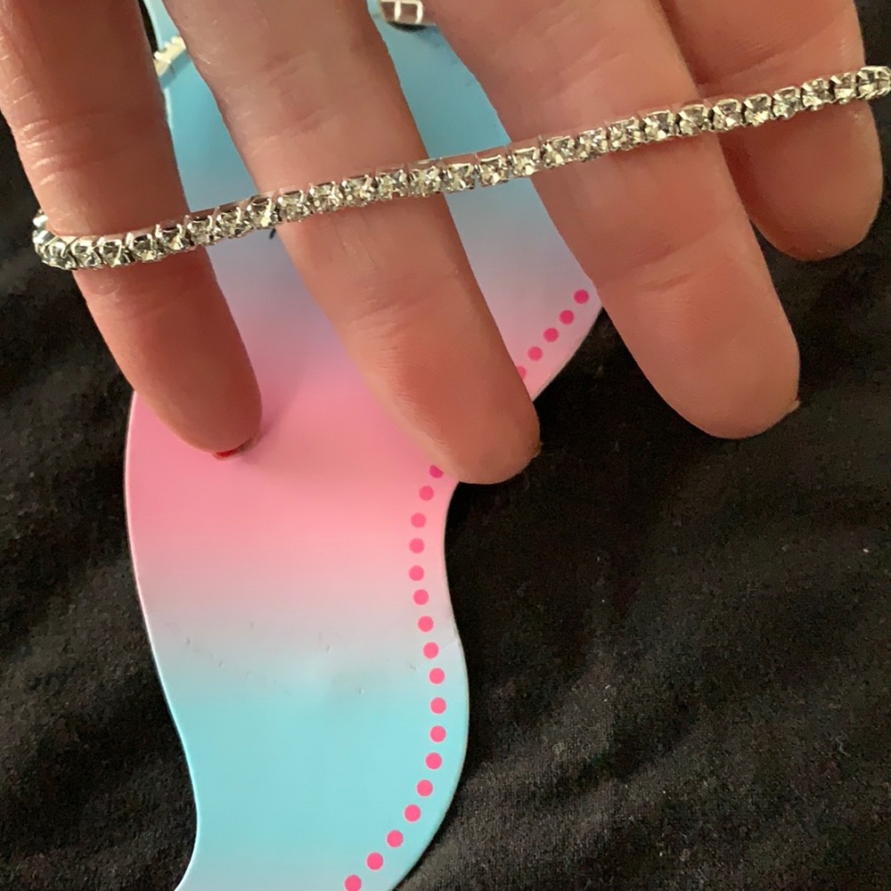 5/$25 NWT stretchy silvertone/rhinestone anklet